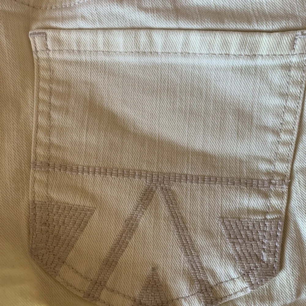 American Eagle Pale Yellow Shorts